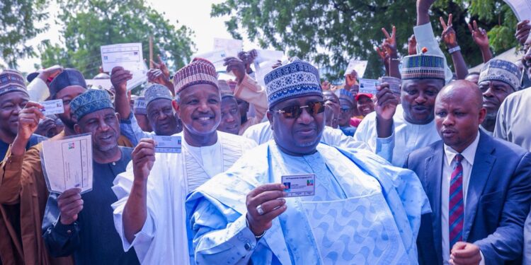 Governor Nasir Idris and APC leaders mobilise voters for President Tinubu in Kebbi State.