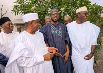 Tambuwal, Fayemi Unveil Atiku’s First Campaign Vehicle in Kano