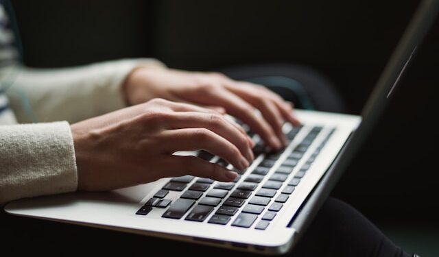 Entrepreneur researching a profitable niche for blogging on a laptop.